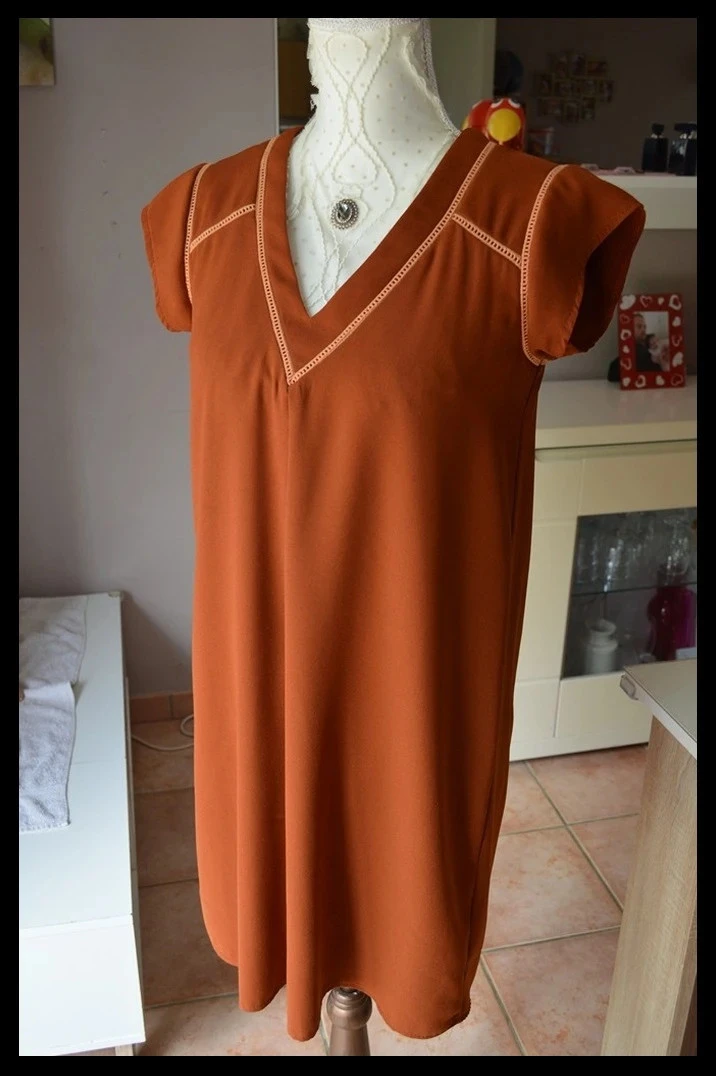 Robe Casual Rue Des Abbesses – 36 – Marron – Jolis Détails Ajourés